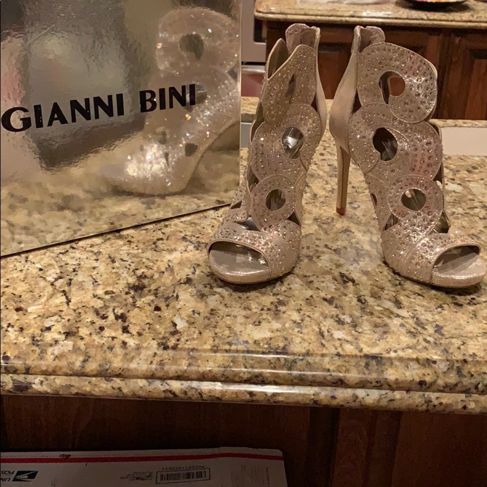 Gianni Bini Heels 👠